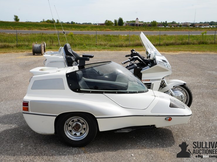 run-#134---1998-honda-goldwing-motorcycle-w/-side-car-image-4