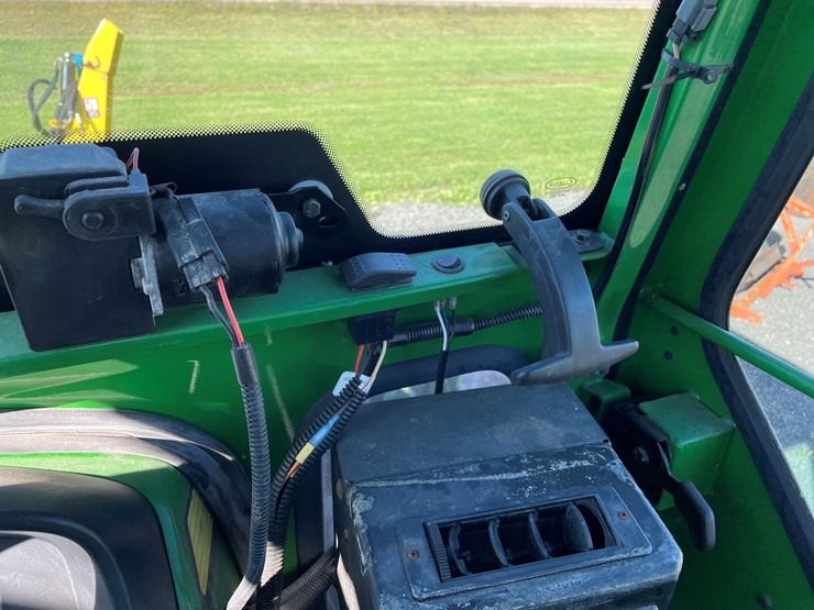 2019-john-deere-2038r-image-39
