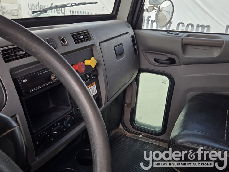 2018-peterbilt-348-image-78