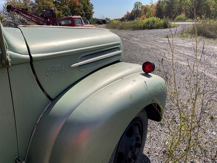 #422-•-1947-ford-1-1/2-ton-stake/flatbed-truck-(has-mi-title)-(houghton,-mi)-image-29
