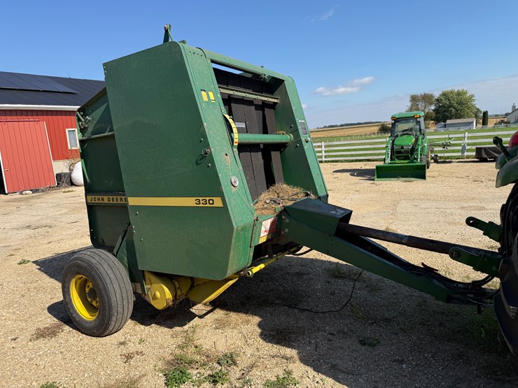 john-deere-330-image-6