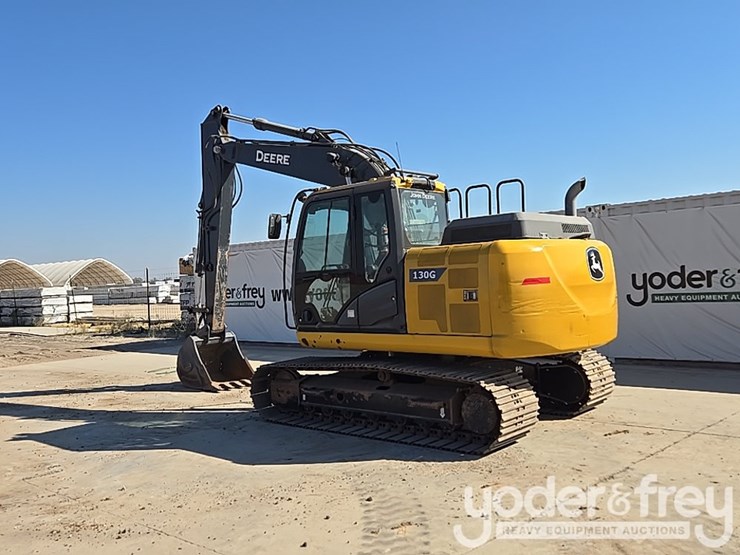 2022-deere-130g-image-3