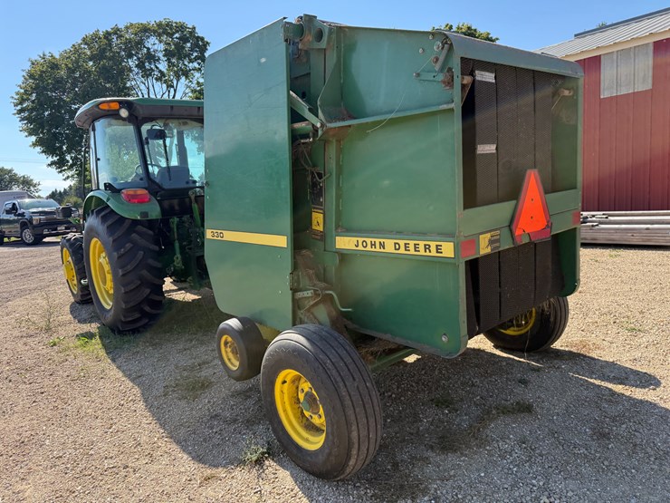 john-deere-330-image-2