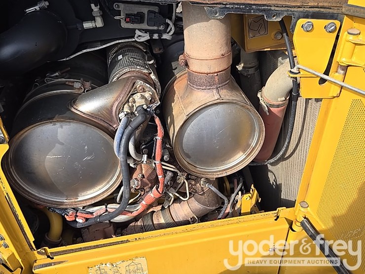 2019-caterpillar-d6-lgp-image-37
