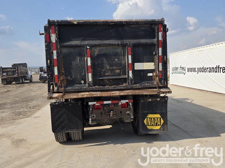 2018-peterbilt-348-image-9