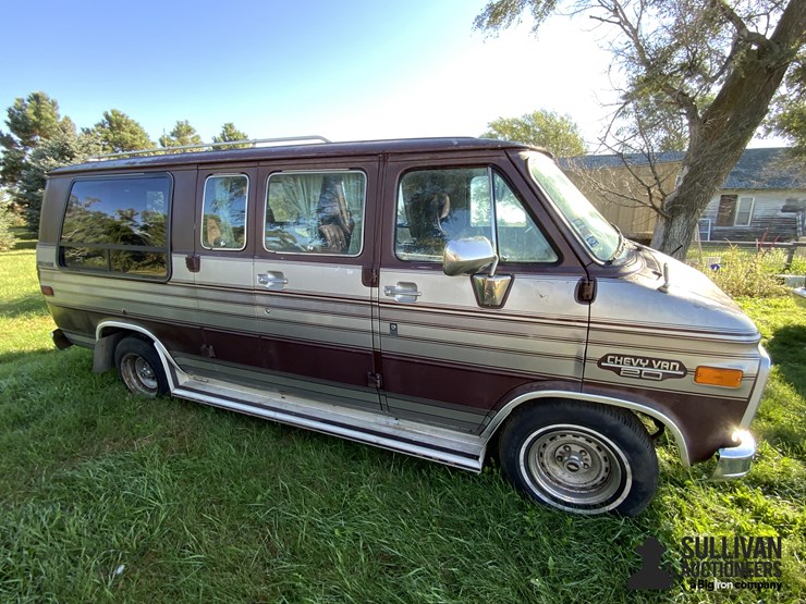 1987-chevrolet-20-conversion-van-image-4
