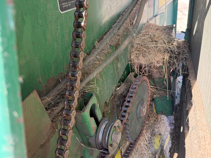 john-deere-330-image-26