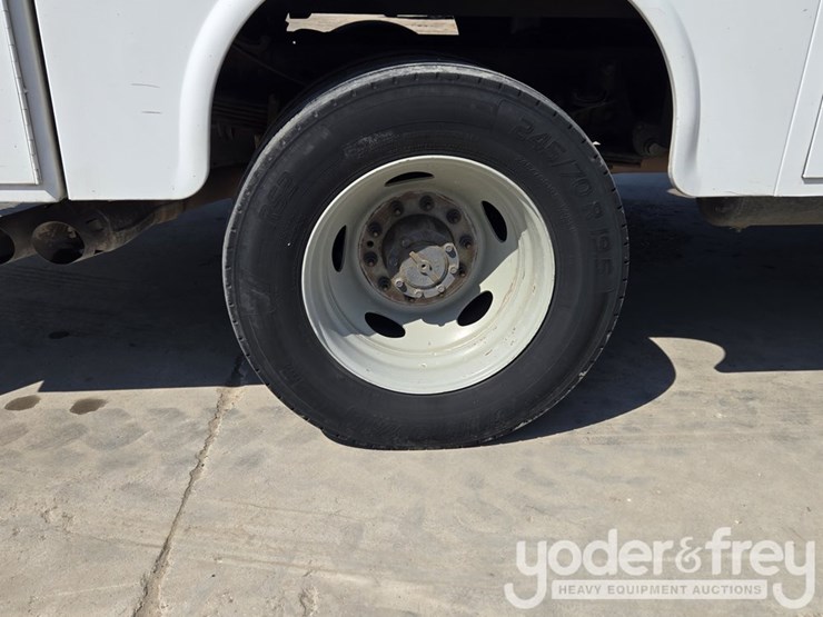 2017-ford-f550-image-9