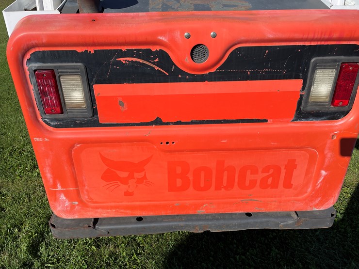 2015-bobcat-s570-image-22