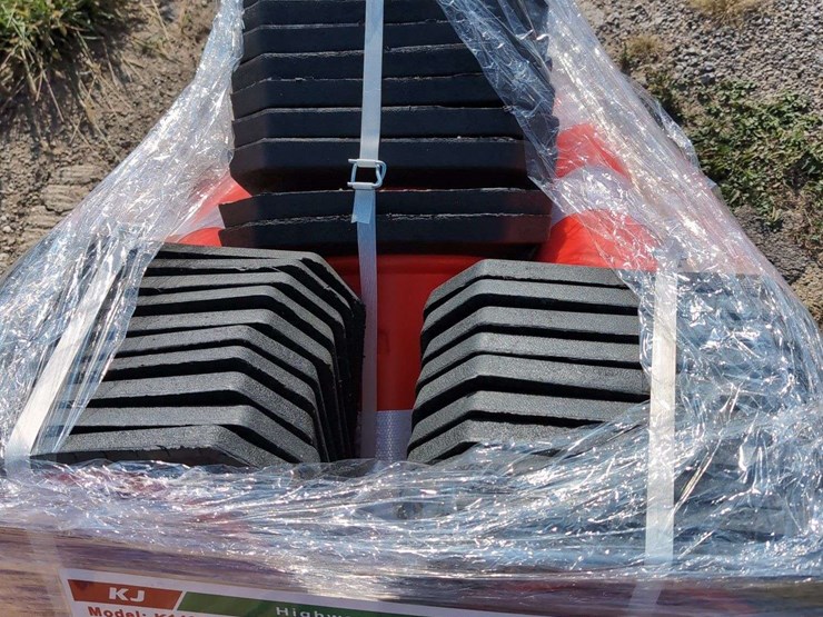 (20)-kj-highway-traffic-cones-28"-x-14"-image-5