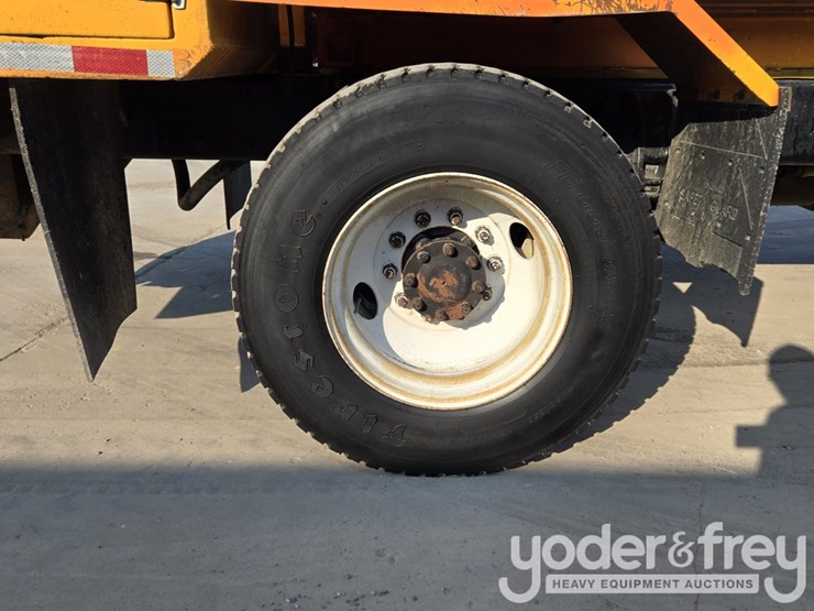 2008-peterbilt-335-image-120