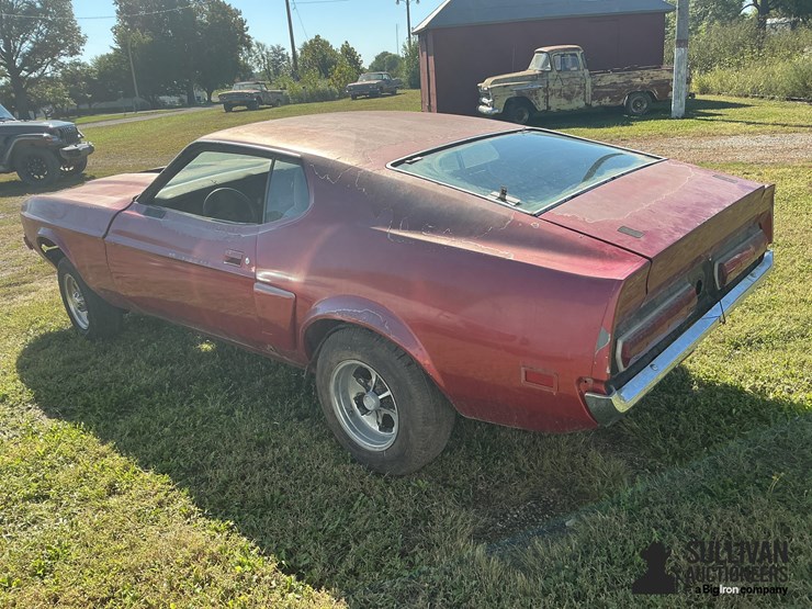 1971-ford-mustang-fastback-collector-car-image-7