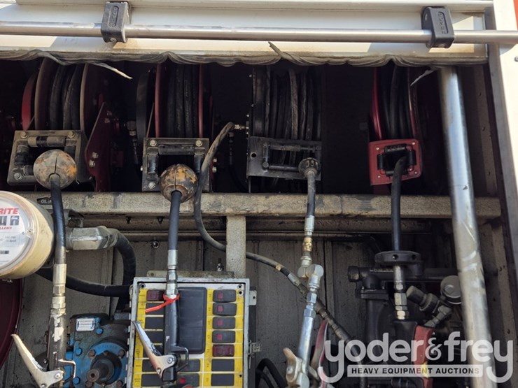 2008-peterbilt-335-image-59