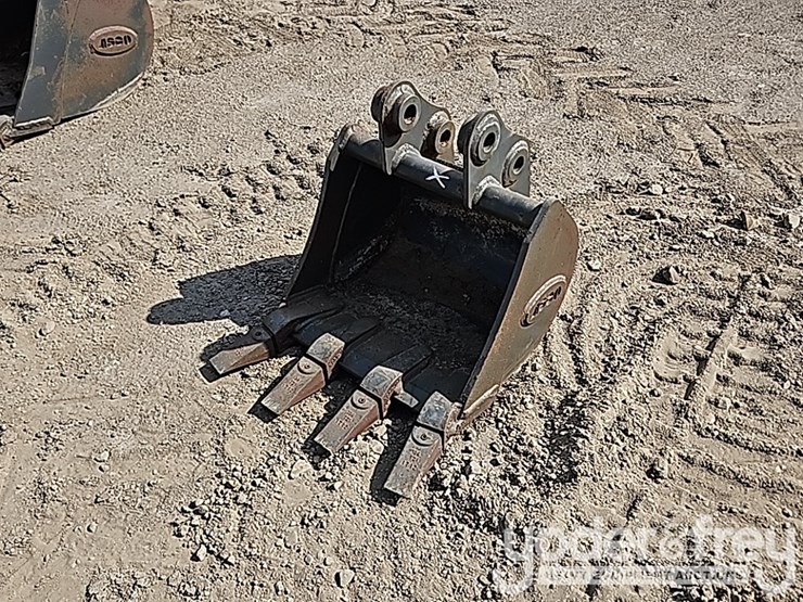18"-hd-mini-excavator-bucket-image-1