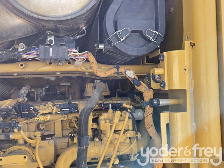 2016-caterpillar-12m3-image-54