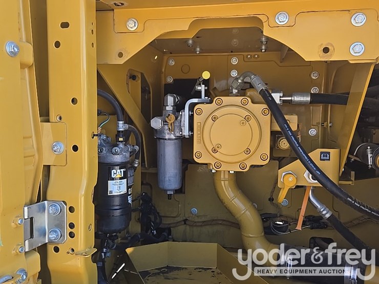 2018-caterpillar-320-image-43