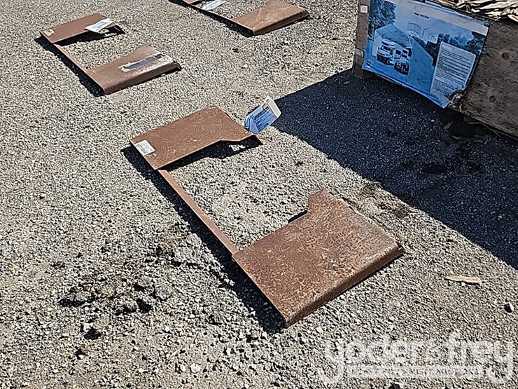 unused-thick-quick-tach-cut-out-mount-plate-to-suit-skidsteer-image-3