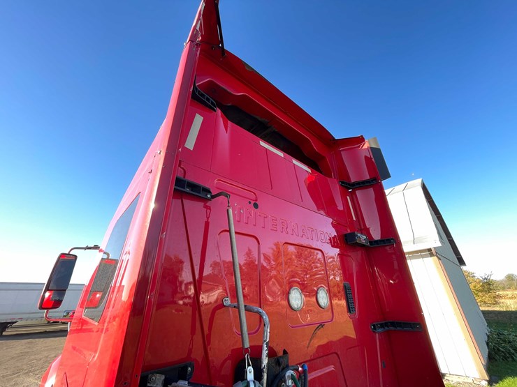 #402-•-2016-international-semi-tractor-(has-wi-title)-(denmark,-wi)-image-51