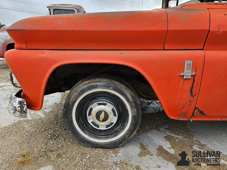 1963-chevrolet-suburban-image-9