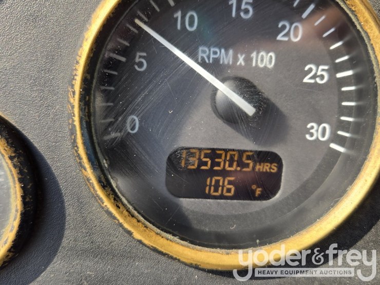 2018-peterbilt-348-image-126