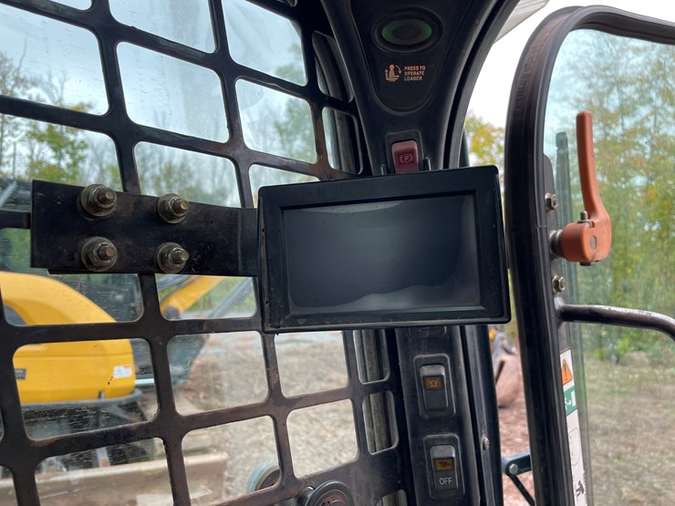 2017-bobcat-t870-image-41