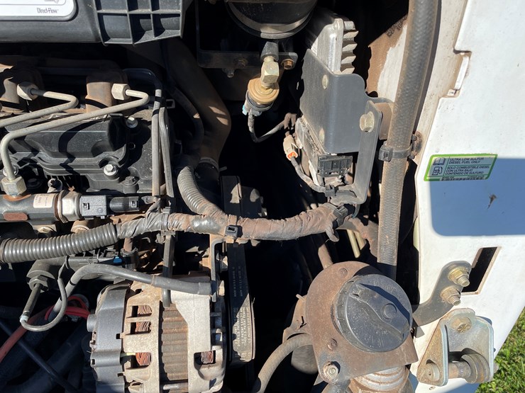 2015-bobcat-s570-image-25