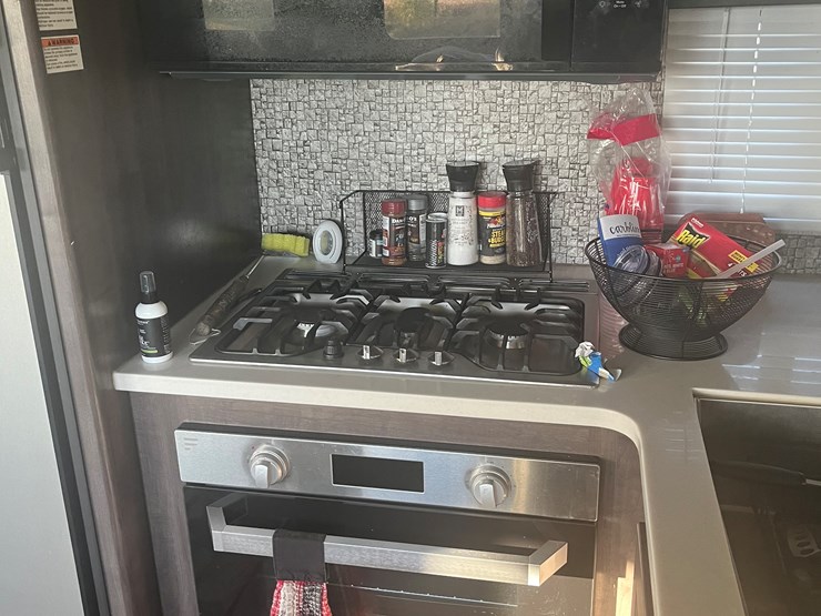 #700-•-2019-cruiser-fifth-wheel-trailer-(prairie-farm)-(wi-title-in-delay)-image-58