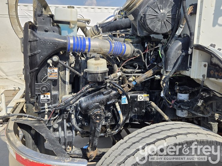 2018-peterbilt-348-image-90