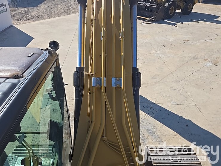 2018-caterpillar-320-image-48