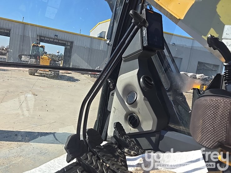 2018-caterpillar-320-image-59