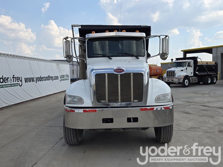 2018-peterbilt-348-image-16