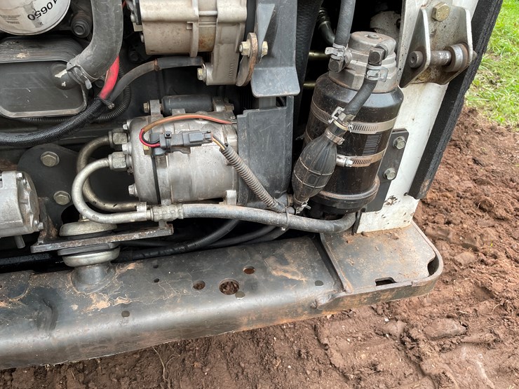 2017-bobcat-t870-image-25