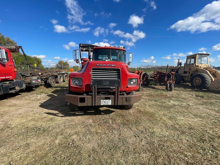 2000-mack-dm690s-image-10