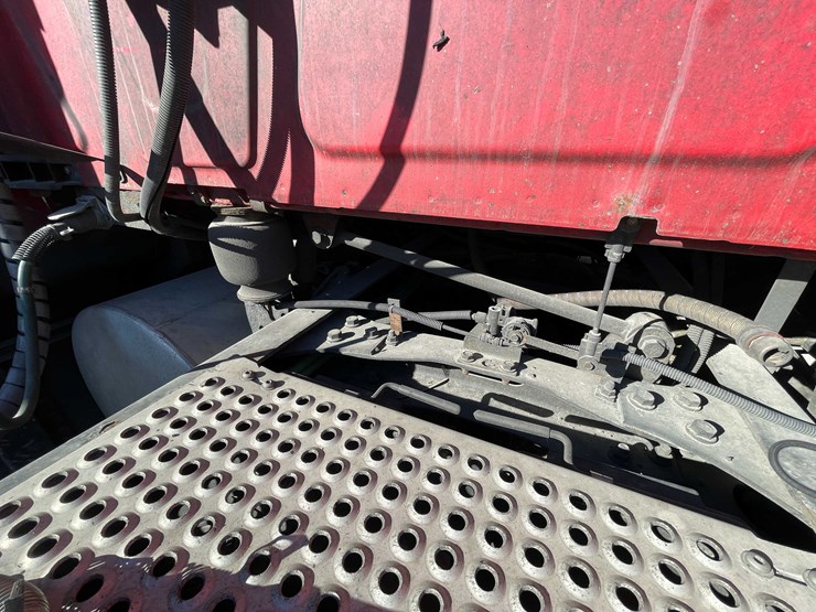 #400-•-2018-international-semi-tractor-(has-wi-title)-(denmark,-wi)-image-35