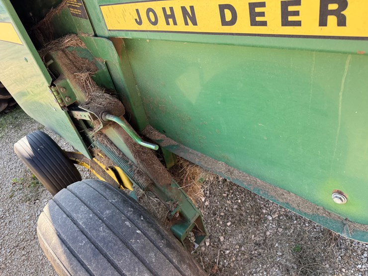 john-deere-330-image-18