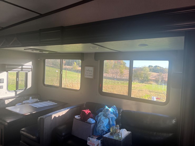 #700-•-2019-cruiser-fifth-wheel-trailer-(prairie-farm)-(wi-title-in-delay)-image-66