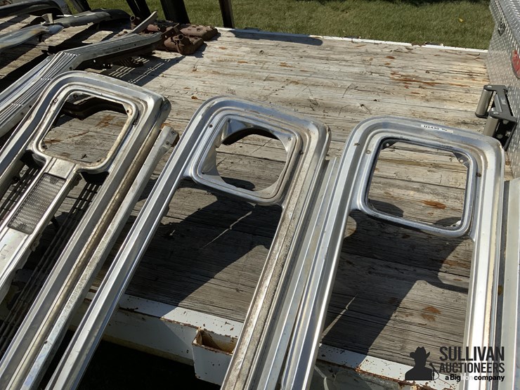 1969-72-chevrolet-pickup-grille-trims-image-4