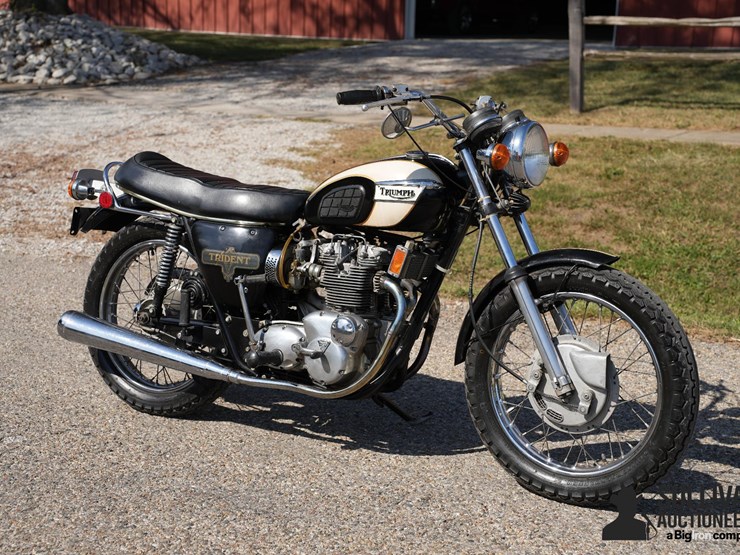 run-#30---1971-triumph-trident-t-150-image-1