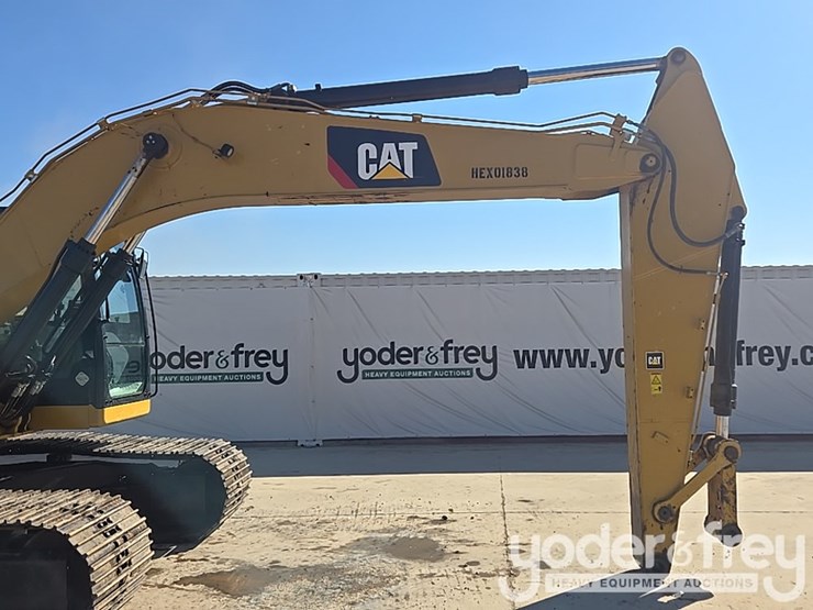 2018-caterpillar-320-image-19