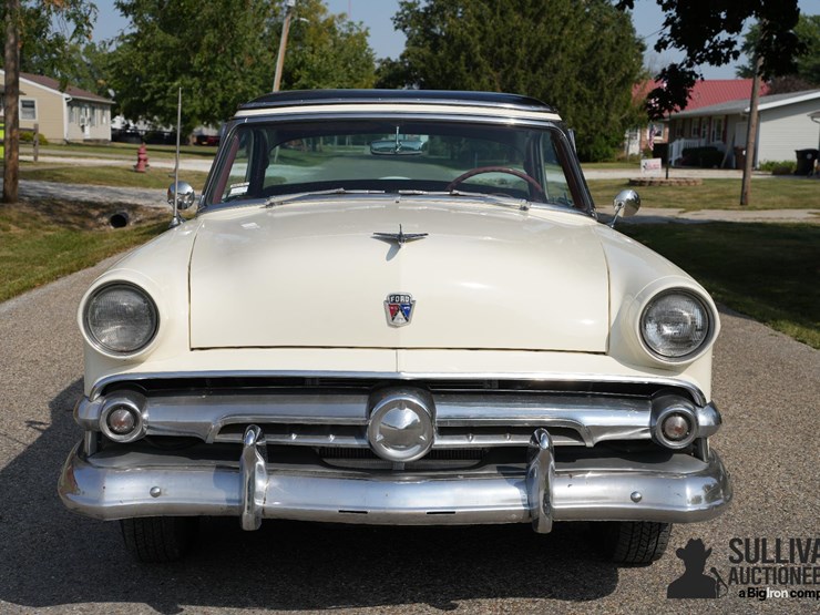 run-#69---1954-ford-crestline-skyliner-image-2