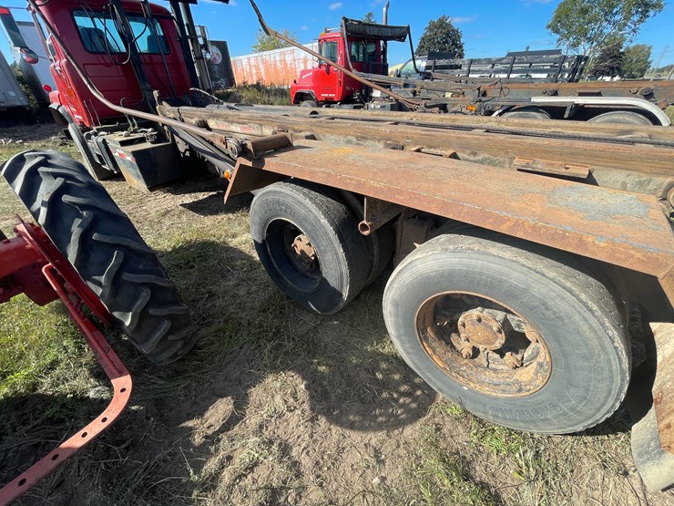 2000-mack-dm690s-image-22
