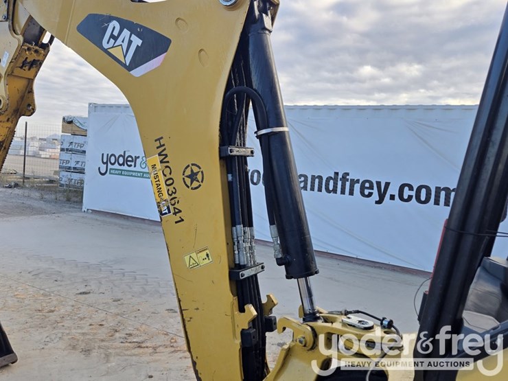 2018-caterpillar-420f2-image-48