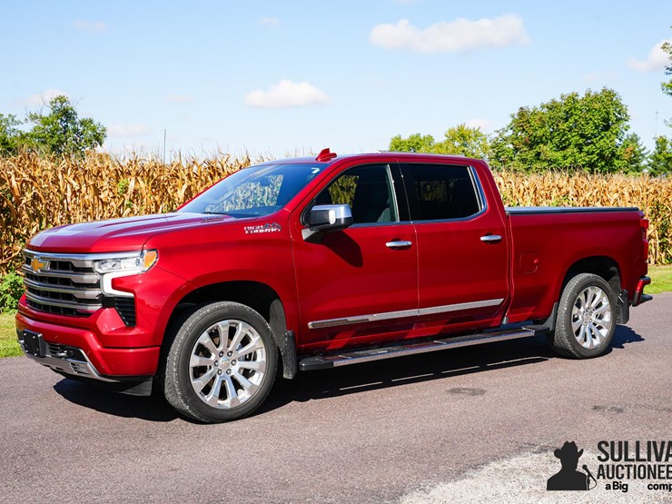 2022-chevrolet-silverado-1500-high-country-image-1