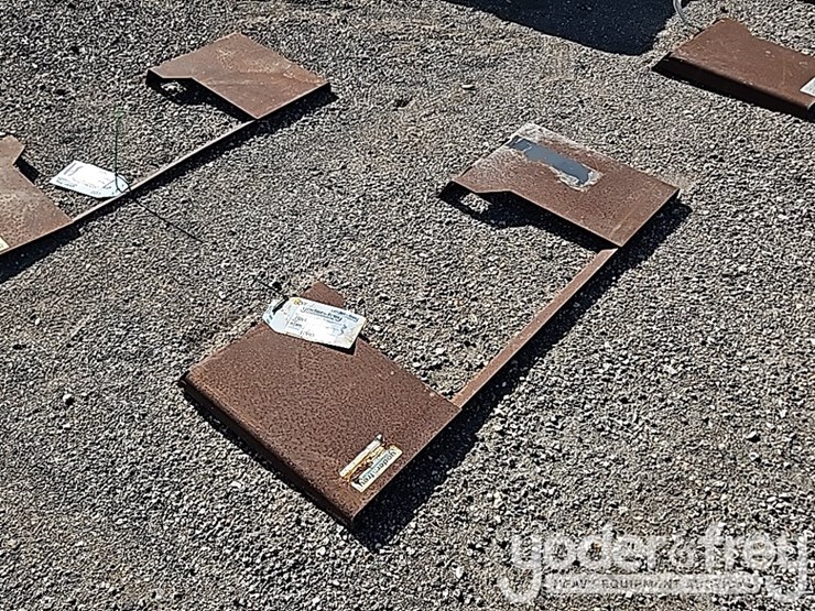 unused-thick-quick-tach-cut-out-mount-plate-to-suit-skidsteer-image-2