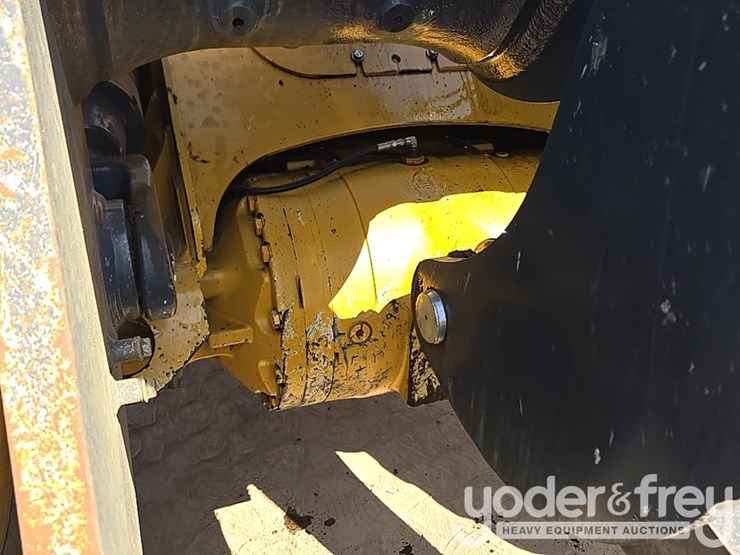 2019-deere-524l-image-26