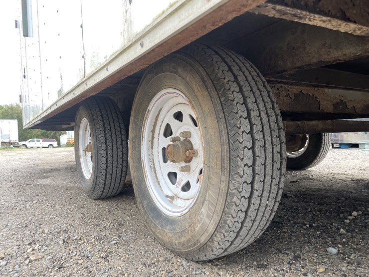 #612-•-haulmark-tandem-axle-enclosed-snowmobile-trailer-(no-title)-(fort-atkinson,-wi)-image-24