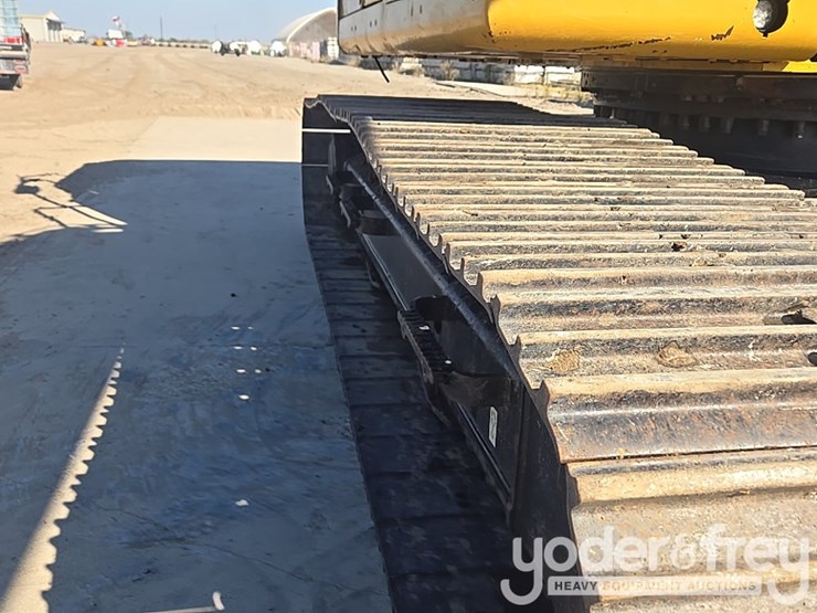 2018-caterpillar-320-image-27