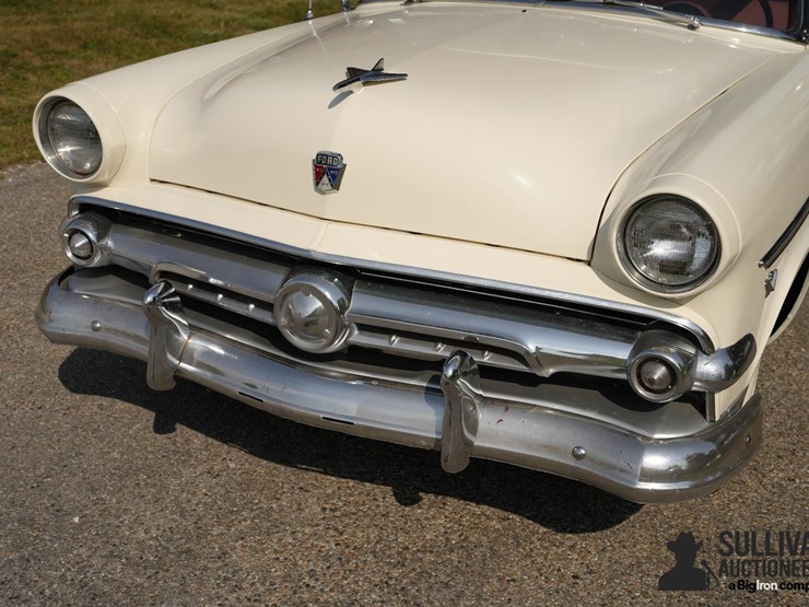 run-#69---1954-ford-crestline-skyliner-image-9