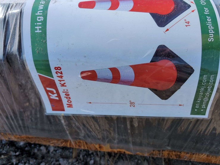 (60)-kj-hi-highway-traffic-cones---28"-x-14"-image-2