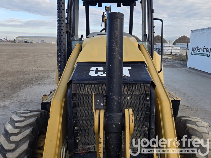 2018-caterpillar-420f2-image-27